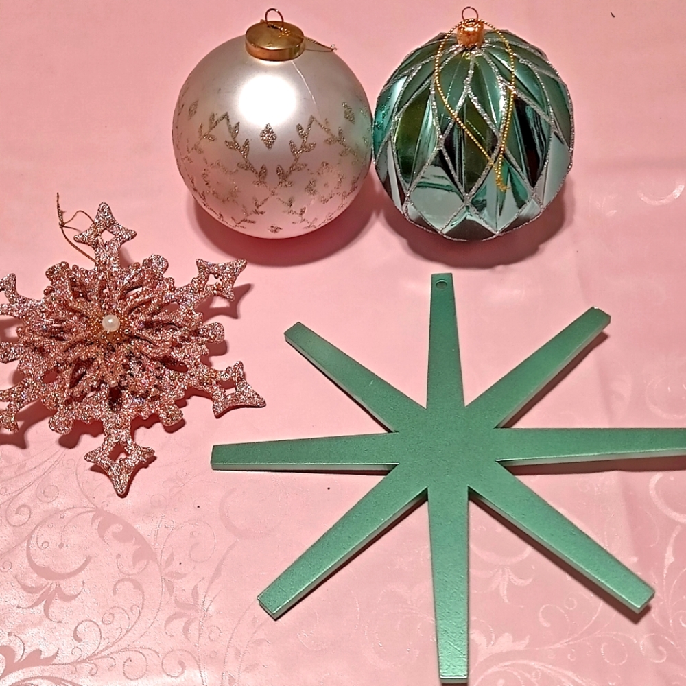 Moving-make offer! EUC Christmas Ornaments